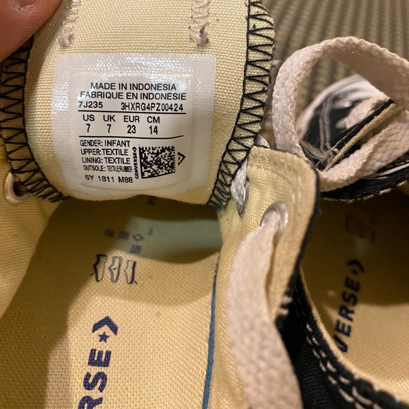 Converse Sneakers size 7 - Picture 7 of 8